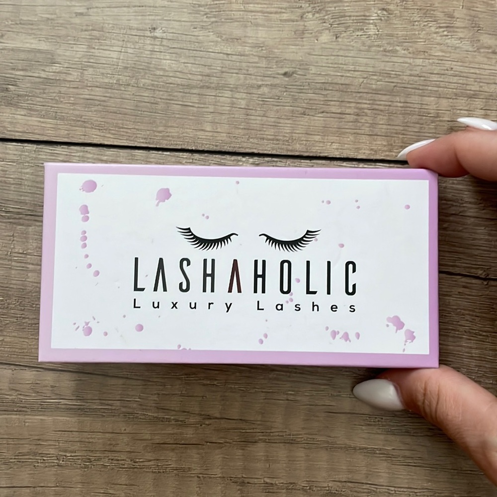 Lashaholic luxury lashes